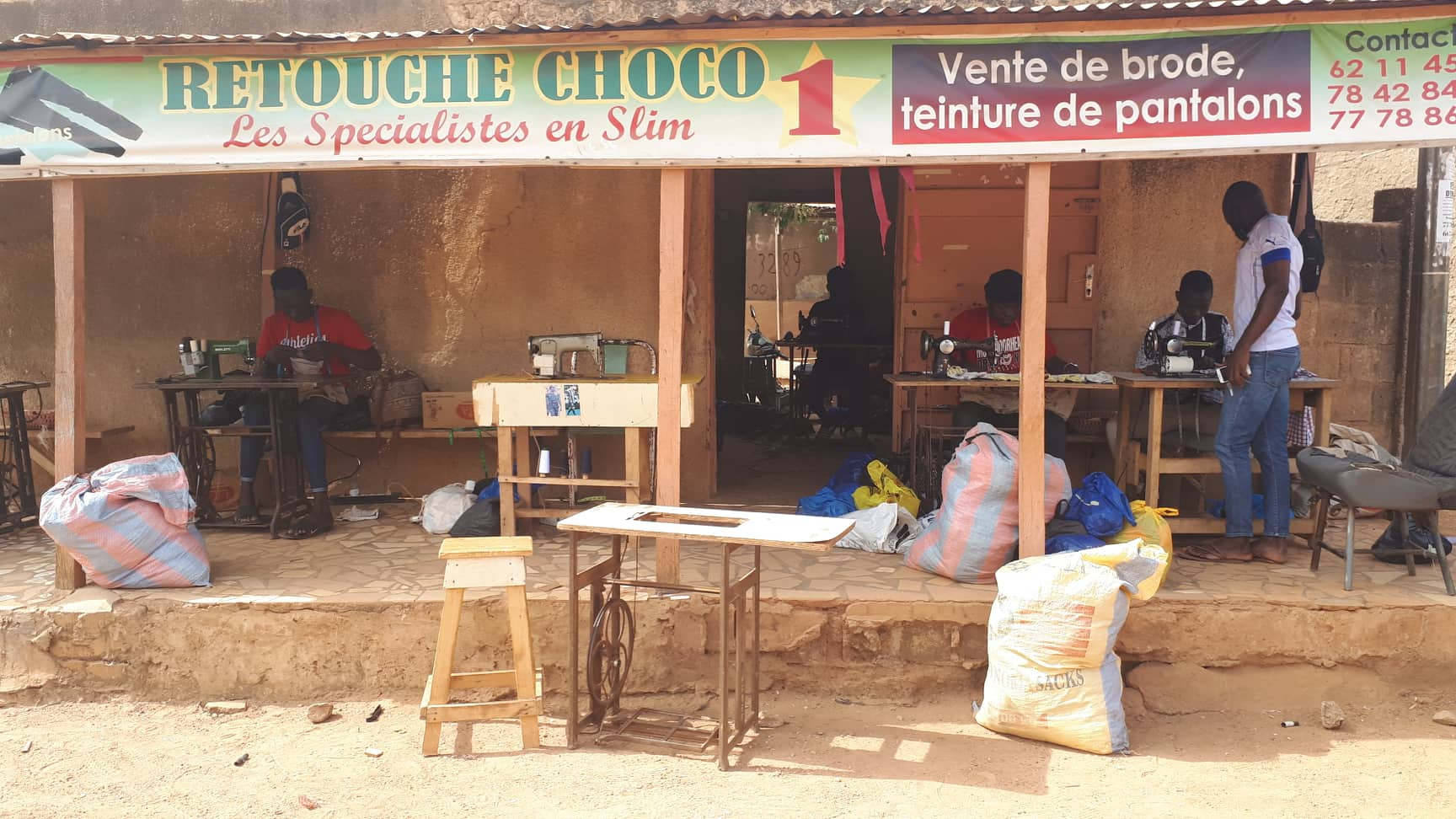 Burkina: le filon de la retouche de la friperie