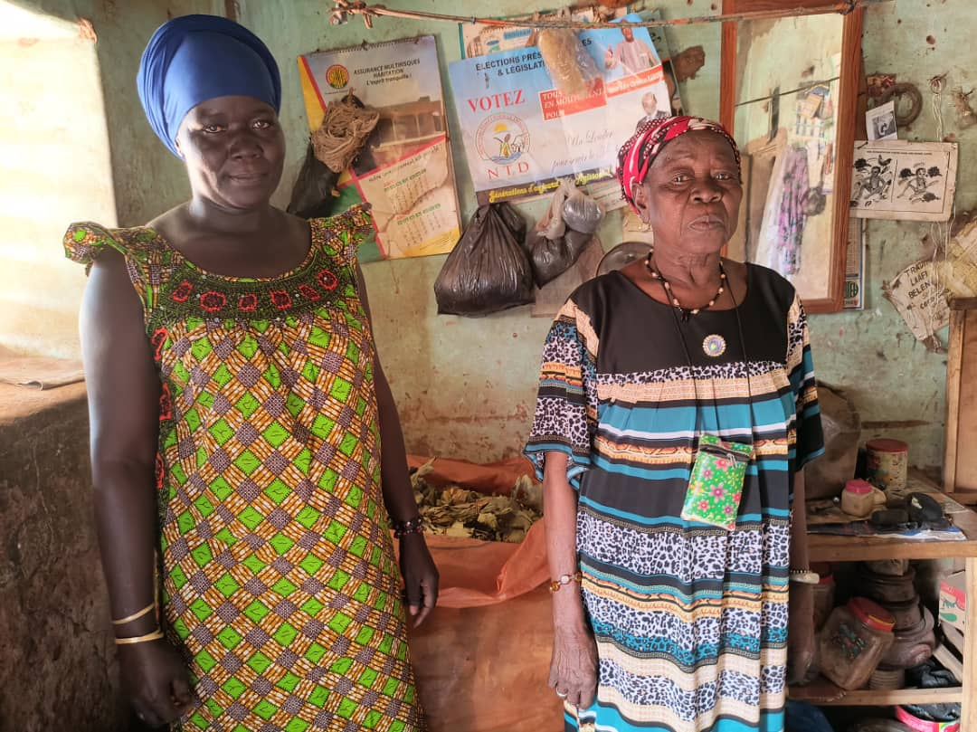 Médécine traditionnelle : Safiatou Ouédraogo vit sa passion auprès de sa mère