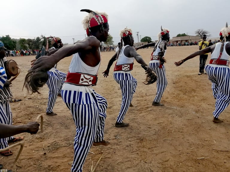 Djongo: Puissance et assurance cherchent désespérément jeunes danseurs