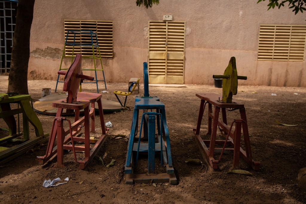 Après la fermeture des écoles, des élèves dans la rue et les sites d’orpaillage