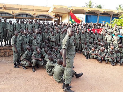Burkina : les élèves-fonctionnaires formés à  la discipline militaire