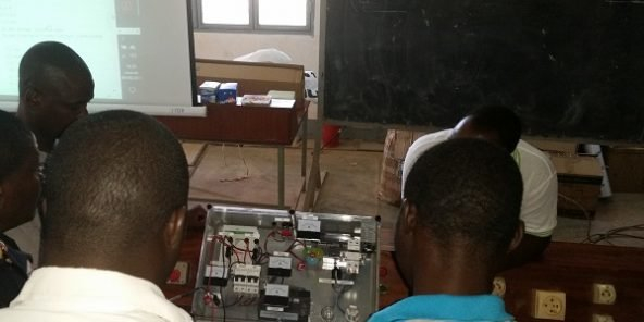 Burkina : de jeunes étudiants inventent un distributeur automatique de boisson