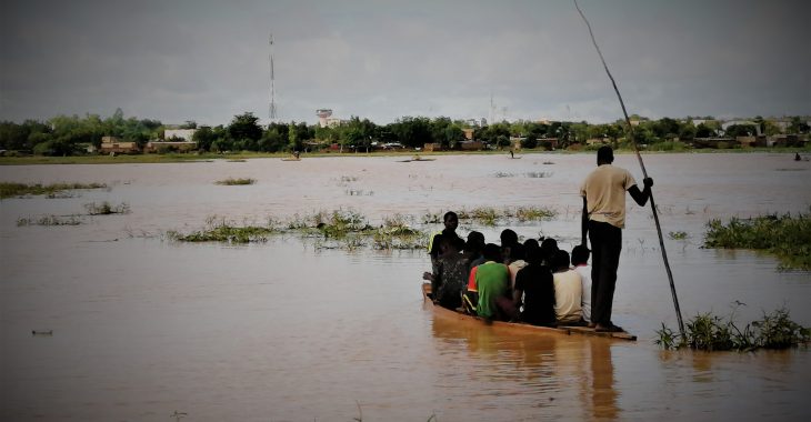 Transports: un taxi pirogue en plein Ouaga