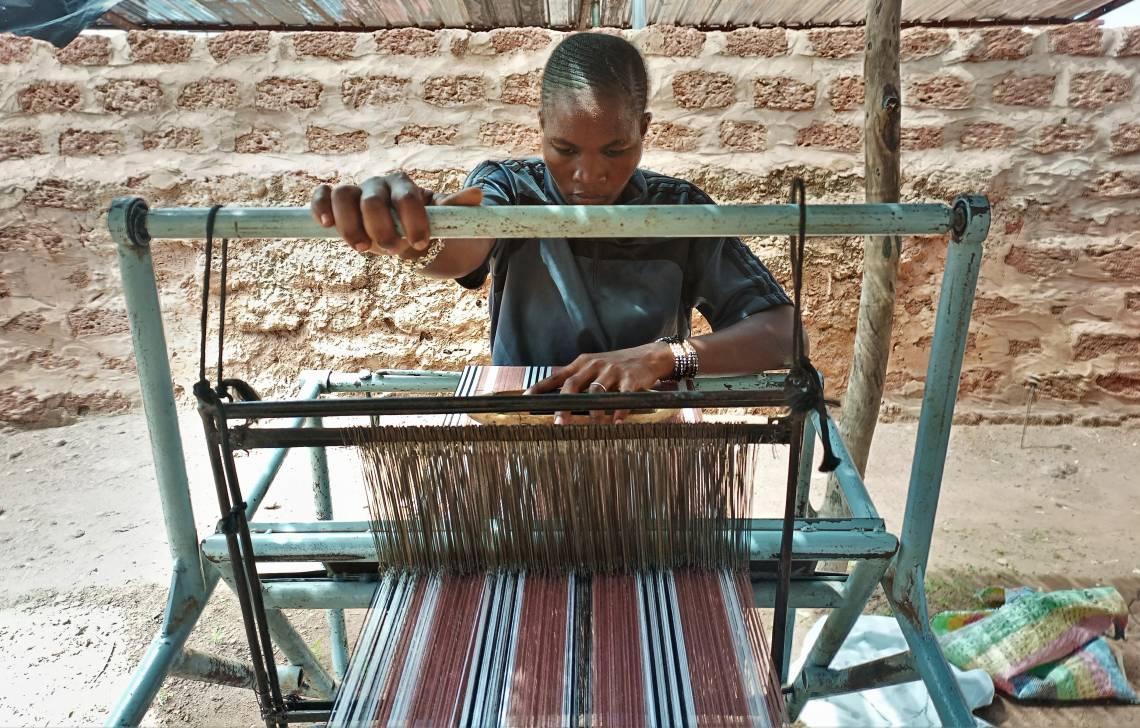 Dédougou : le métier du tissage, un tremplin à l’autonomisation