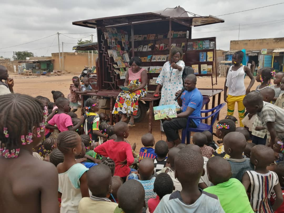 Biblio-Moto: aiguiser le goût de la lecture chez les plus jeunes