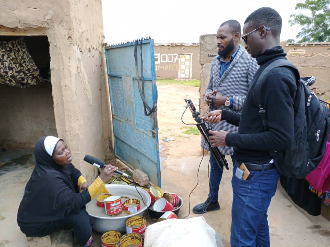 Burkina : « Le micro trottoir citoyen » pour mettre en lumière des  jeunes et des femmes combatifs du monde rural