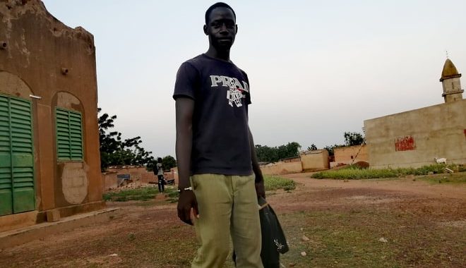 Rentrée scolaire au Burkina : destins croisés de Issaka et Ousmane, deux élèves déplacés