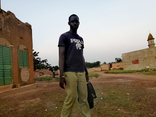 Rentrée scolaire au Burkina : destins croisés de Issaka et Ousmane, deux élèves déplacés
