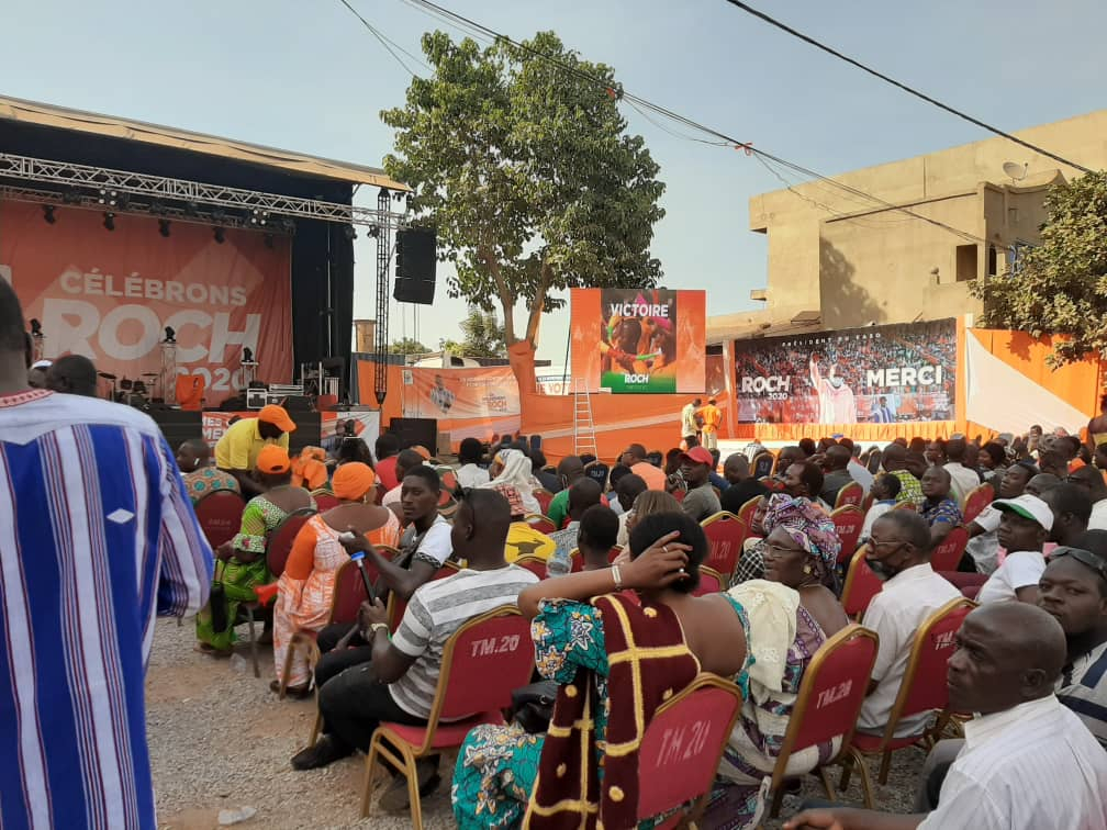 Burkina : des jeunes du MPP saluent le «coup KO » de Roch Kaboré