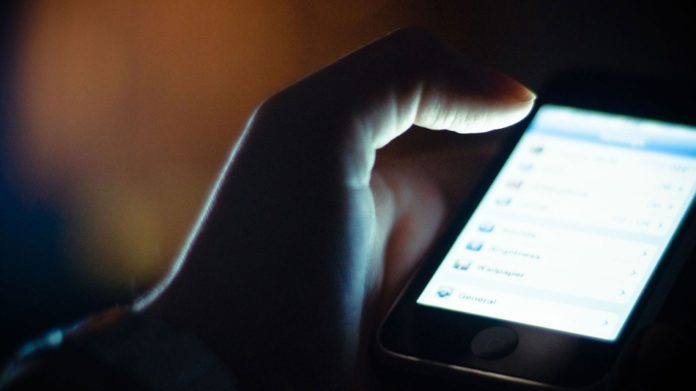 Enquête parlementaire sur la téléphonie mobile : des jeunes veillent au grain