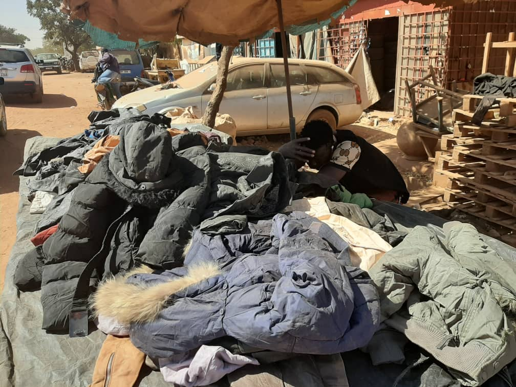 A Ouagadougou, des vendeurs de vêtements chauds déchantent