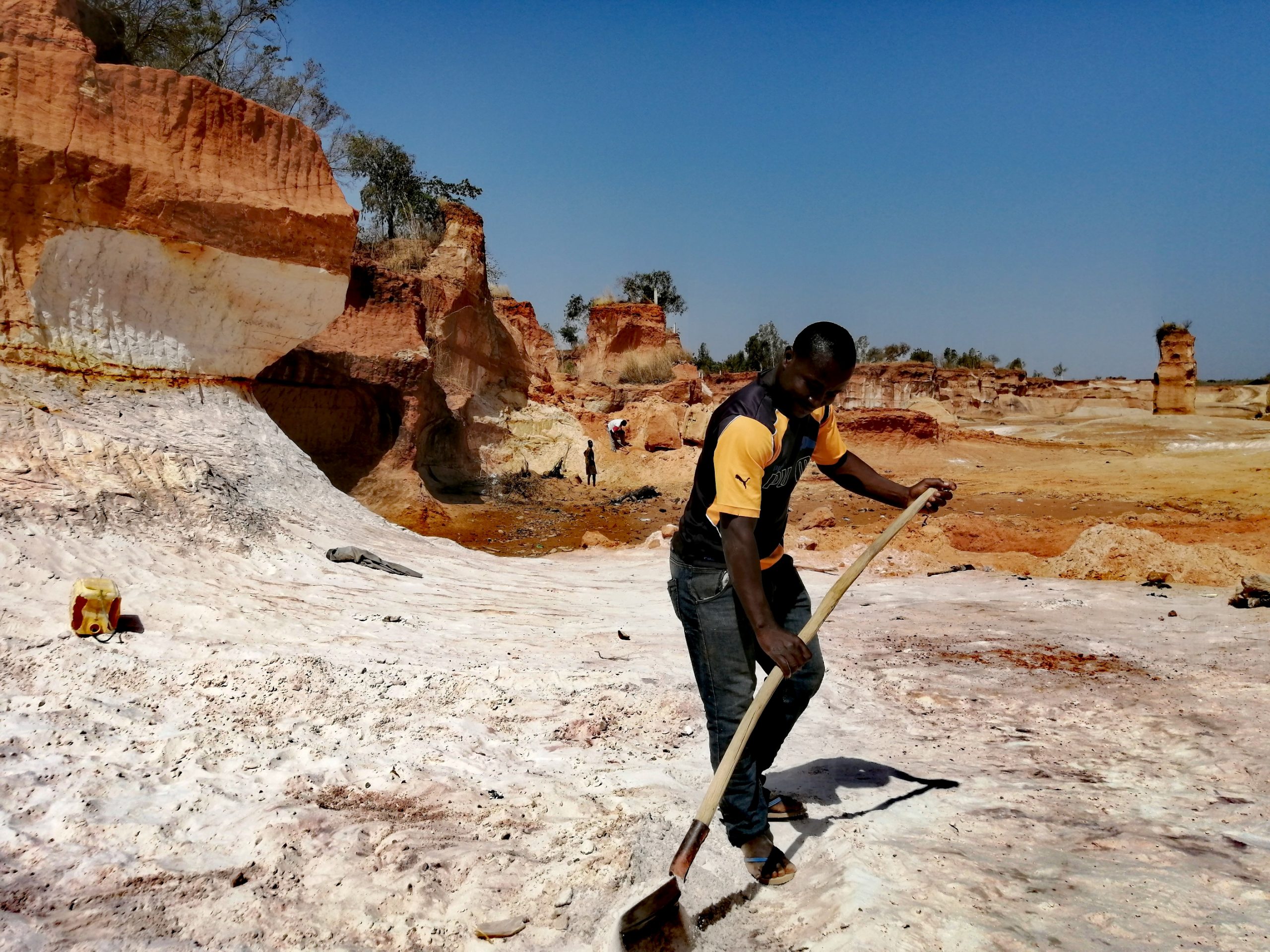 Carrière de sable de Borodougou : coups de pioche des jeunes contre le chômage