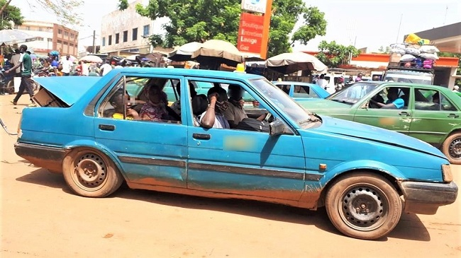 Ouagadougou : difficile respect des mesures barrières dans les taxis