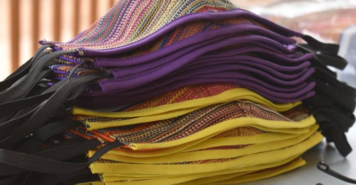 Burkina : des tailleurs à pied d’œuvre pour fabriquer des masques