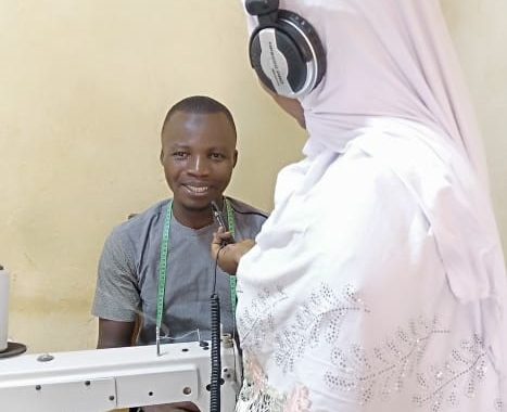 Sayouba Soré, étudiant en anglais, passionné de couture