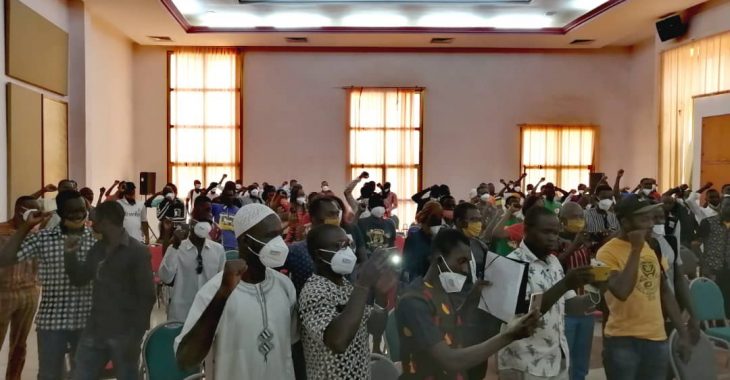 Election présidentielle au Burkina : les candidats ont-ils peur de discuter avec les jeunes ?