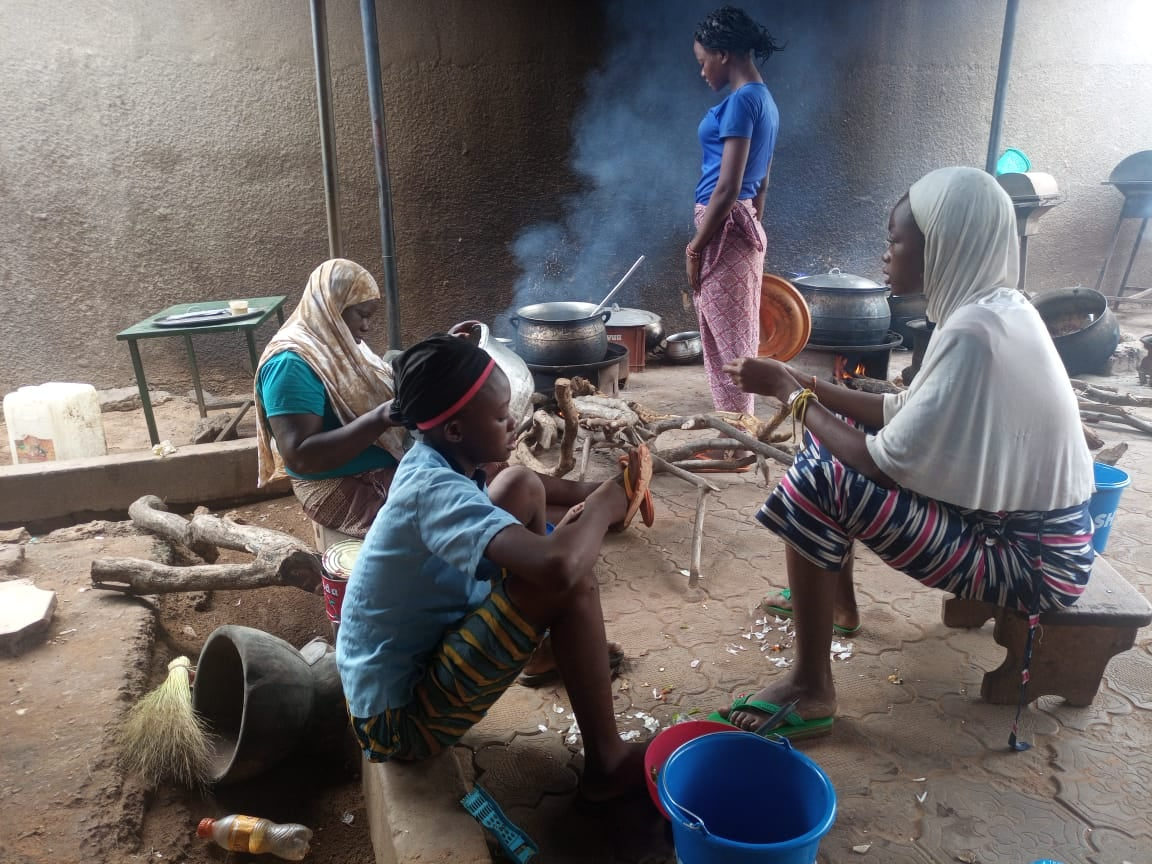 Kaya: des jeunes filles déplacées internes à l’école de la cuisine