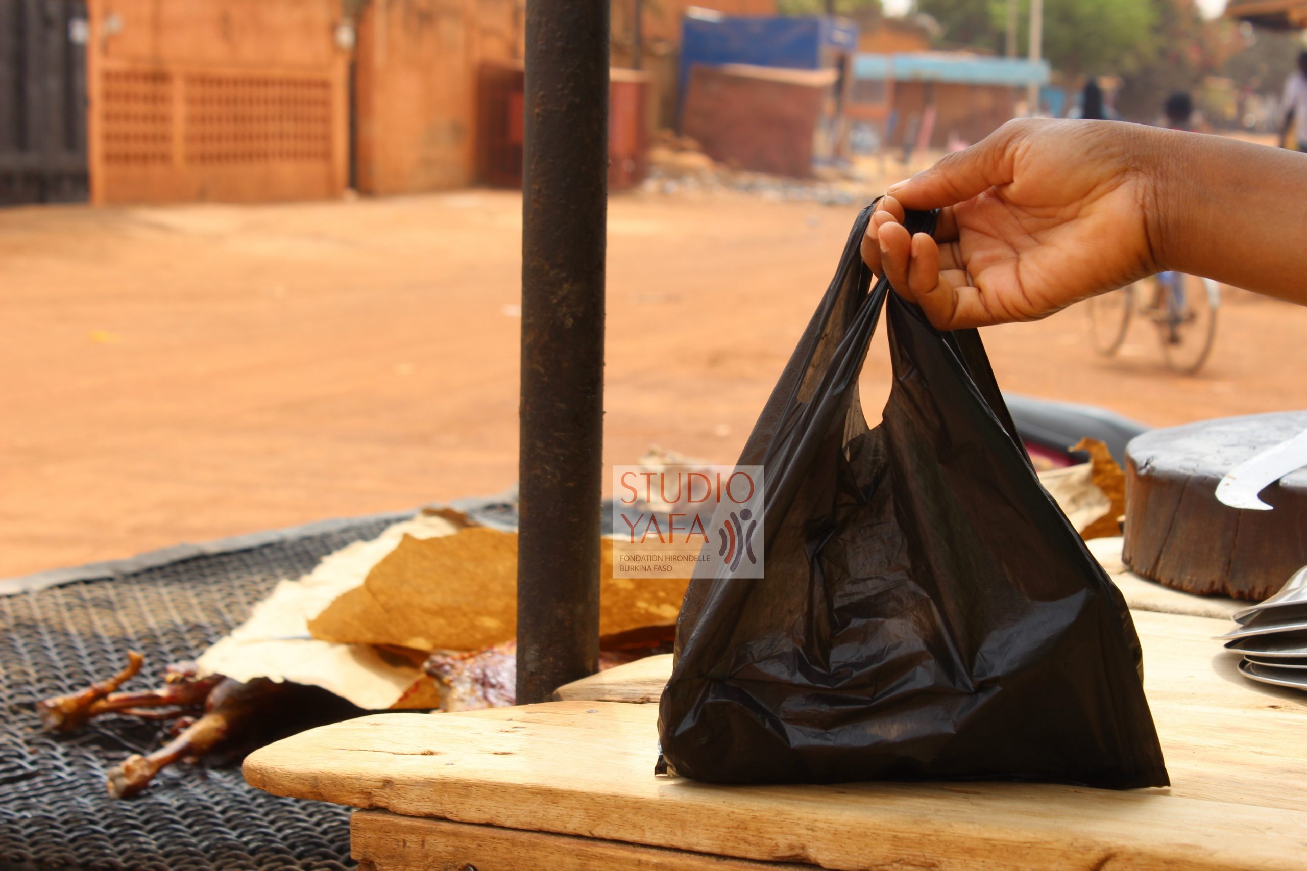 « Pour se réconcilier avec sa femme, l’homme lui offre le « sachet noir »