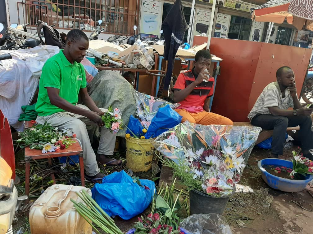 Burkina : les fleurs entrent dans les habitudes de jeunes burkinabè