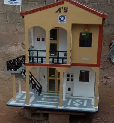 Adama Compaoré : Il construit des maisons en miniature, mais rêve grand