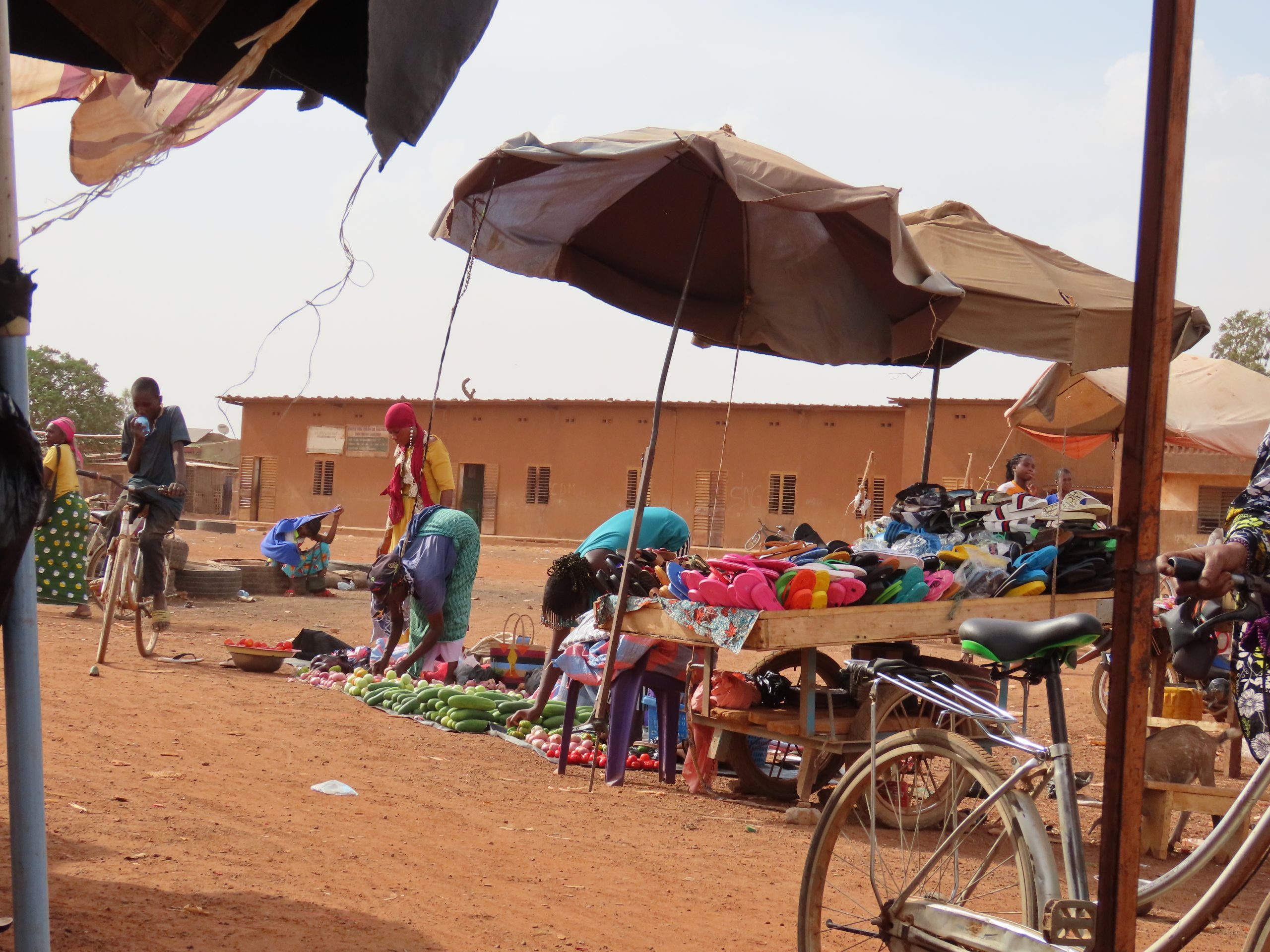 Ouagadougou : une école envahie par un marché
