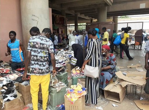 Covid-19 au Burkina : les réseaux sociaux pour approvisionner les magasins