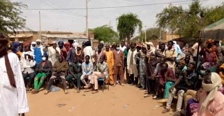 Des jeunes assurent la sécurité de leurs partis dans le Sahel