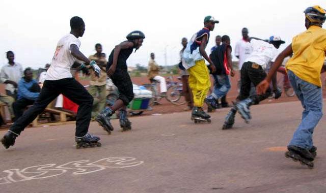 Pratique du roller au Burkina : roulettes et petits sous