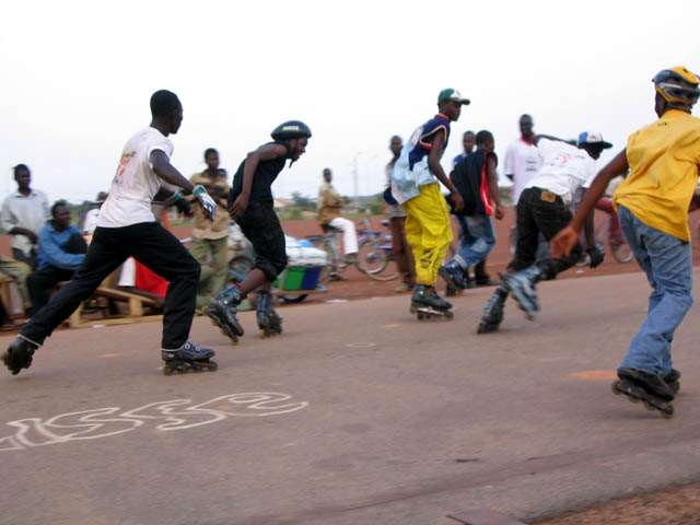 Pratique du roller au Burkina : roulettes et petits sous